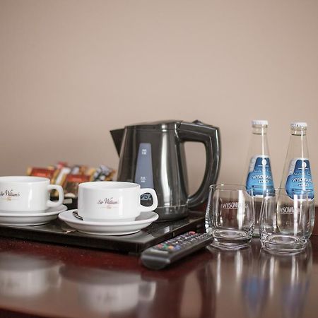 Hotel Grant Лешно Экстерьер фото