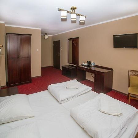 Hotel Grant Лешно Экстерьер фото