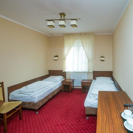 Hotel Grant Лешно Экстерьер фото