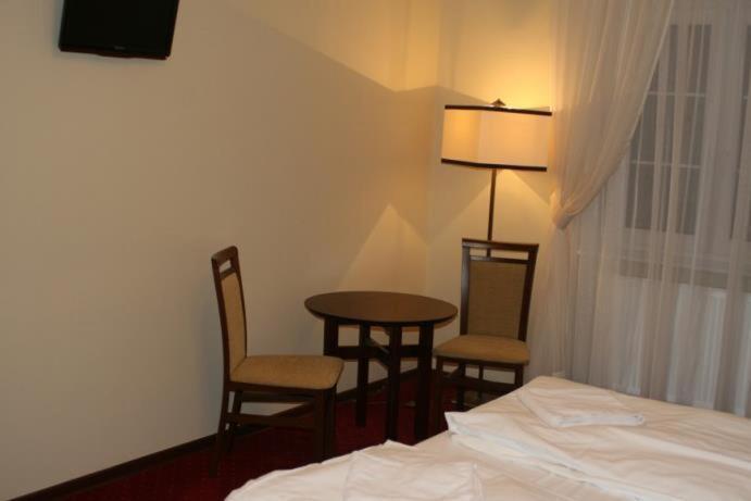 Hotel Grant Лешно Экстерьер фото