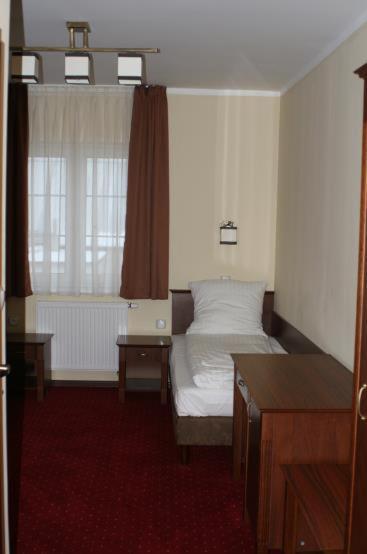 Hotel Grant Лешно Экстерьер фото