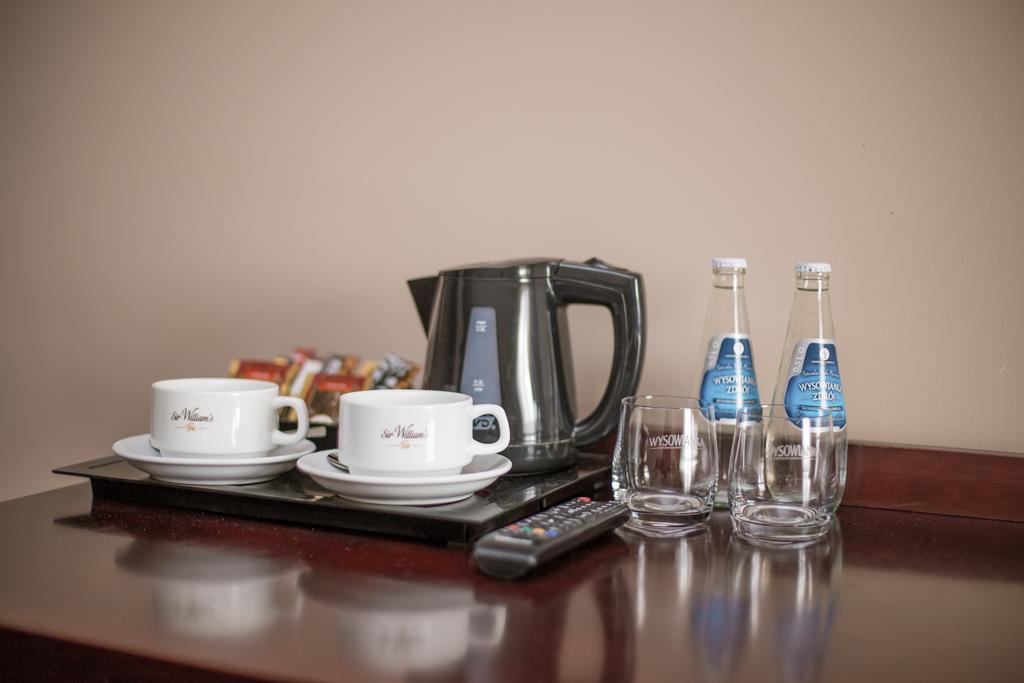 Hotel Grant Лешно Экстерьер фото