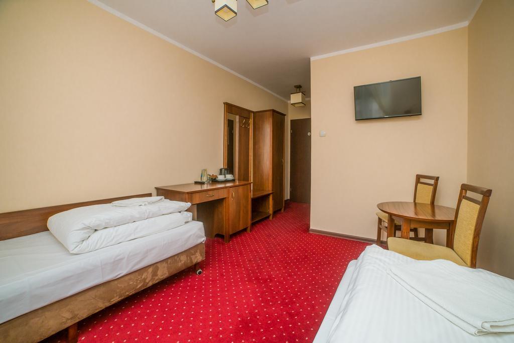 Hotel Grant Лешно Экстерьер фото