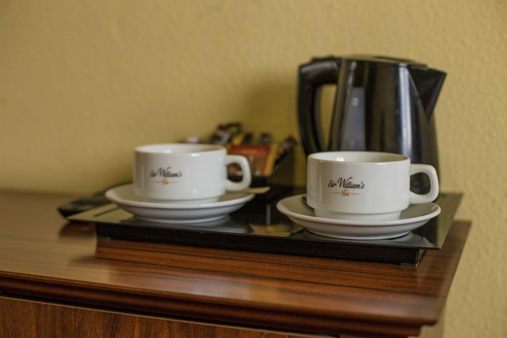Hotel Grant Лешно Экстерьер фото